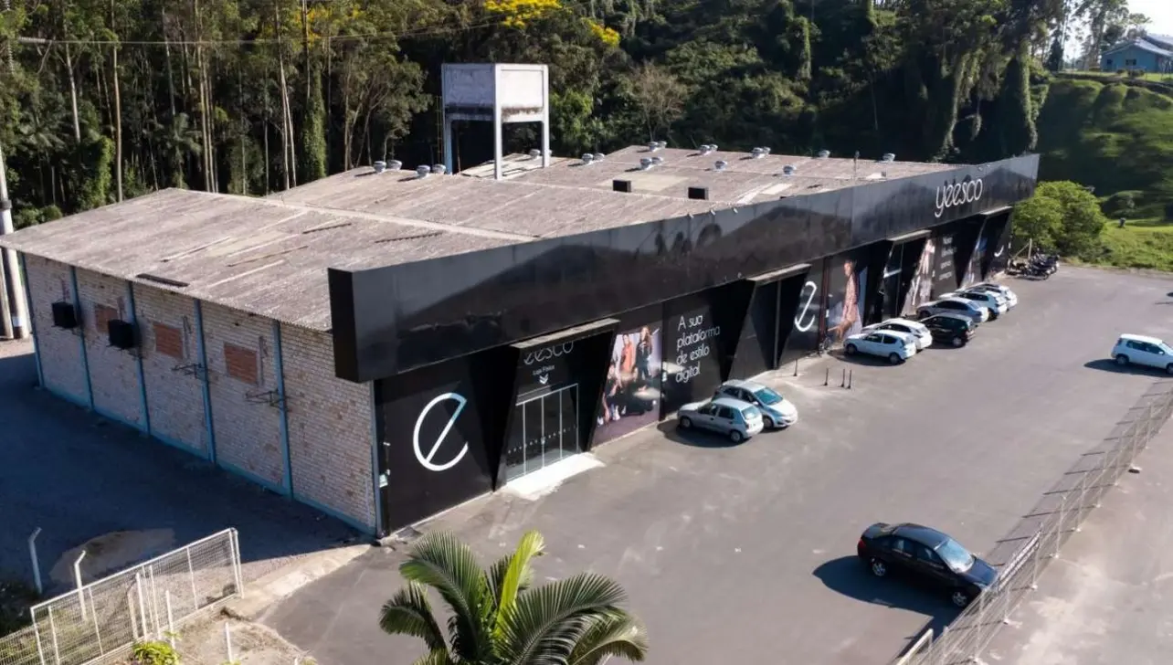 Fim da Linha para a Yeesco: Justiça de SC Decreta Falência de Gigante do Vestuário com Dívida Milionária
