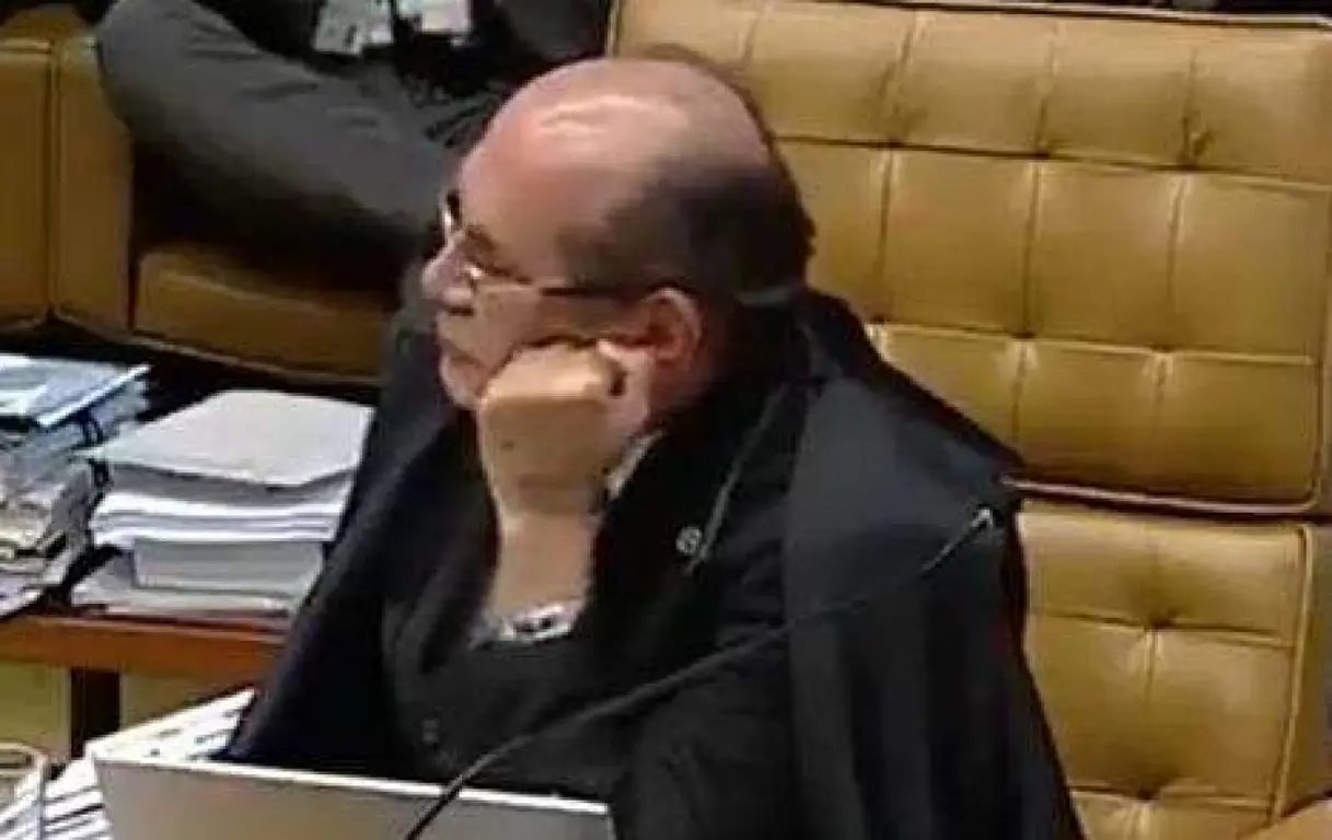 ESCÂNDALO EM BUENOS AIRES: Exilado confronta Gilmar Mendes e expõe perseguição de Alexandre de Moraes