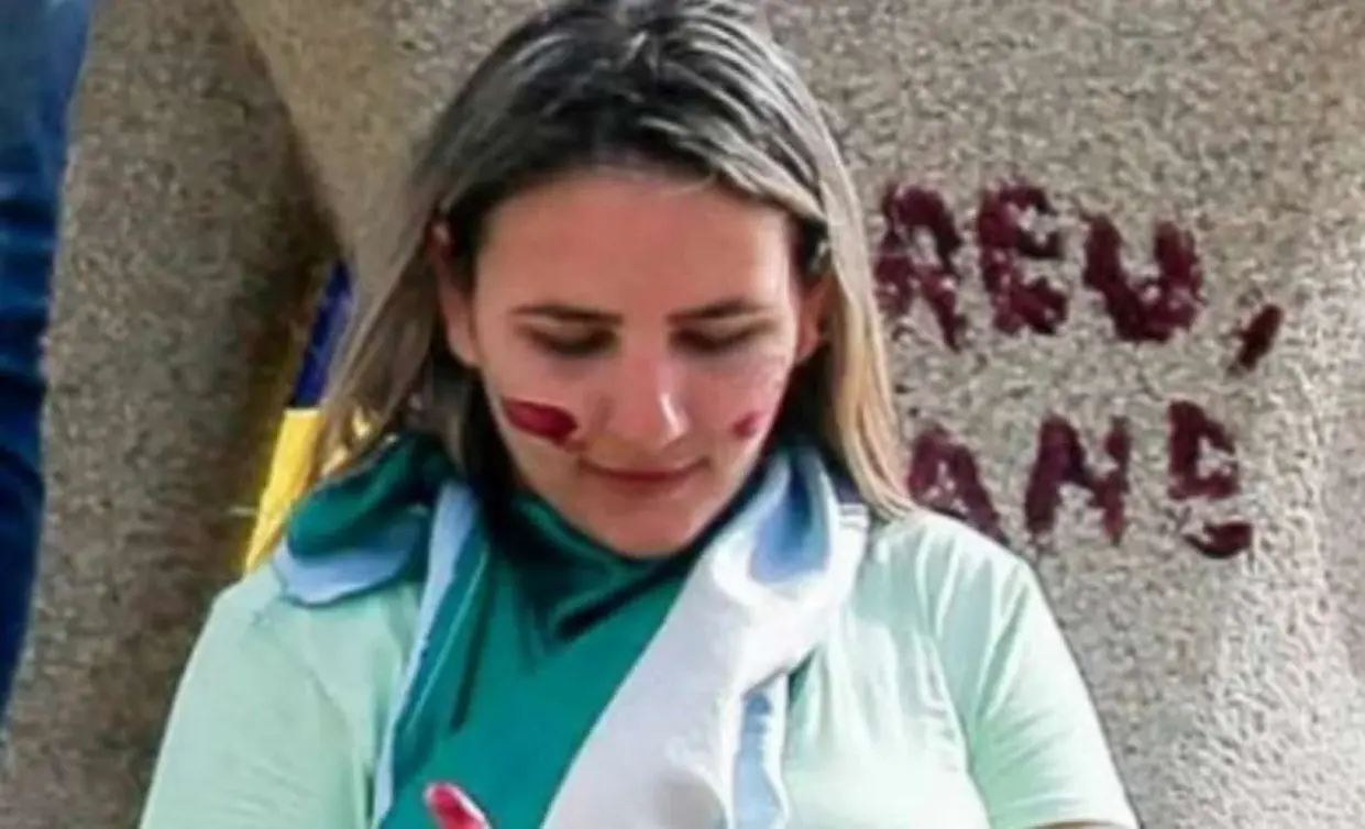 Internada às pressas em SP: Débora do Batom, condenada a 14 anos pelo 8 de janeiro, tem saúde debilitada em prisão domiciliar