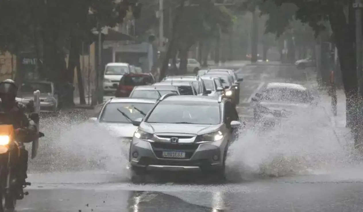 INMET EMITE ALERTA: Temporais e Ventos Fortes de Até 100 km/h Abrangem Grande Parte do Brasil Neste Domingo
