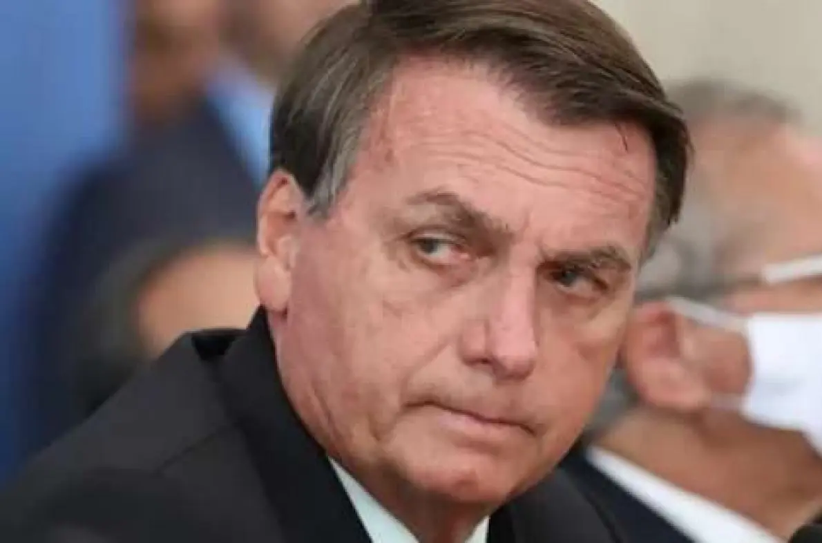 Carlos Bolsonaro: O Absurdo da Prisão do Ex-Presidente e as Atrocidades do Sistema