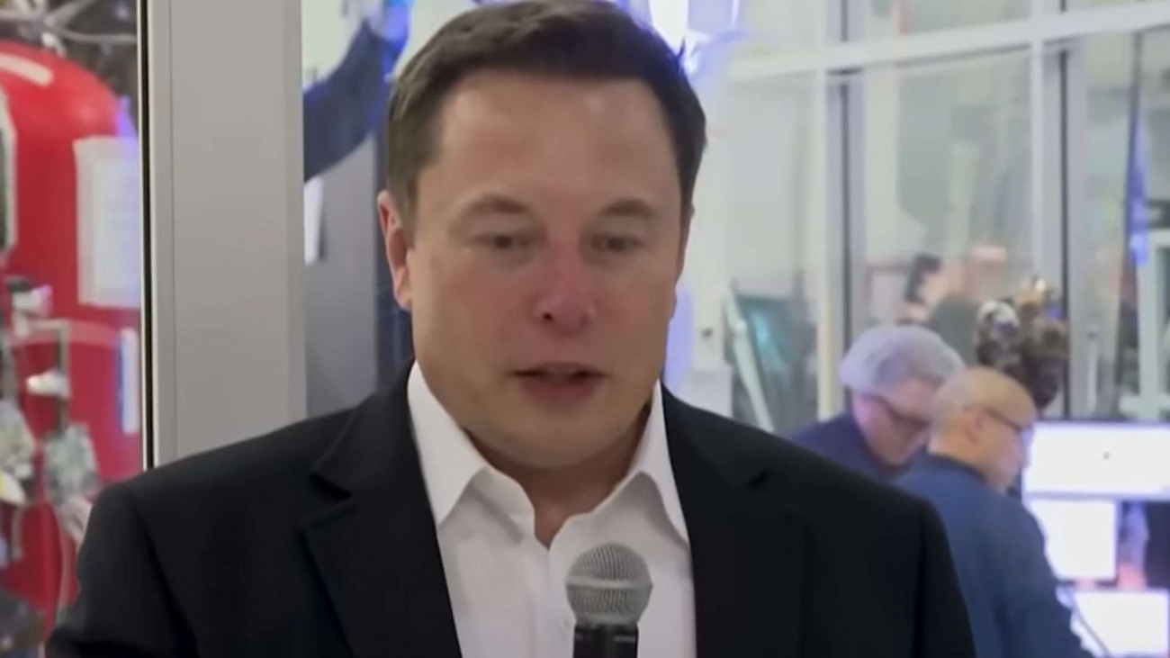 Elon Musk sofre multa quase ‘impagável’ ao X e promete forte resposta