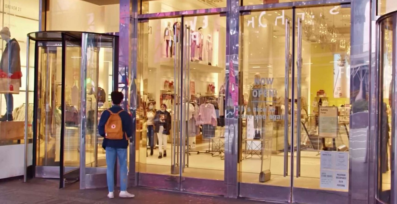 Famosa marca de roupas choca a todos ao fechar 300 lojas e declarar falência