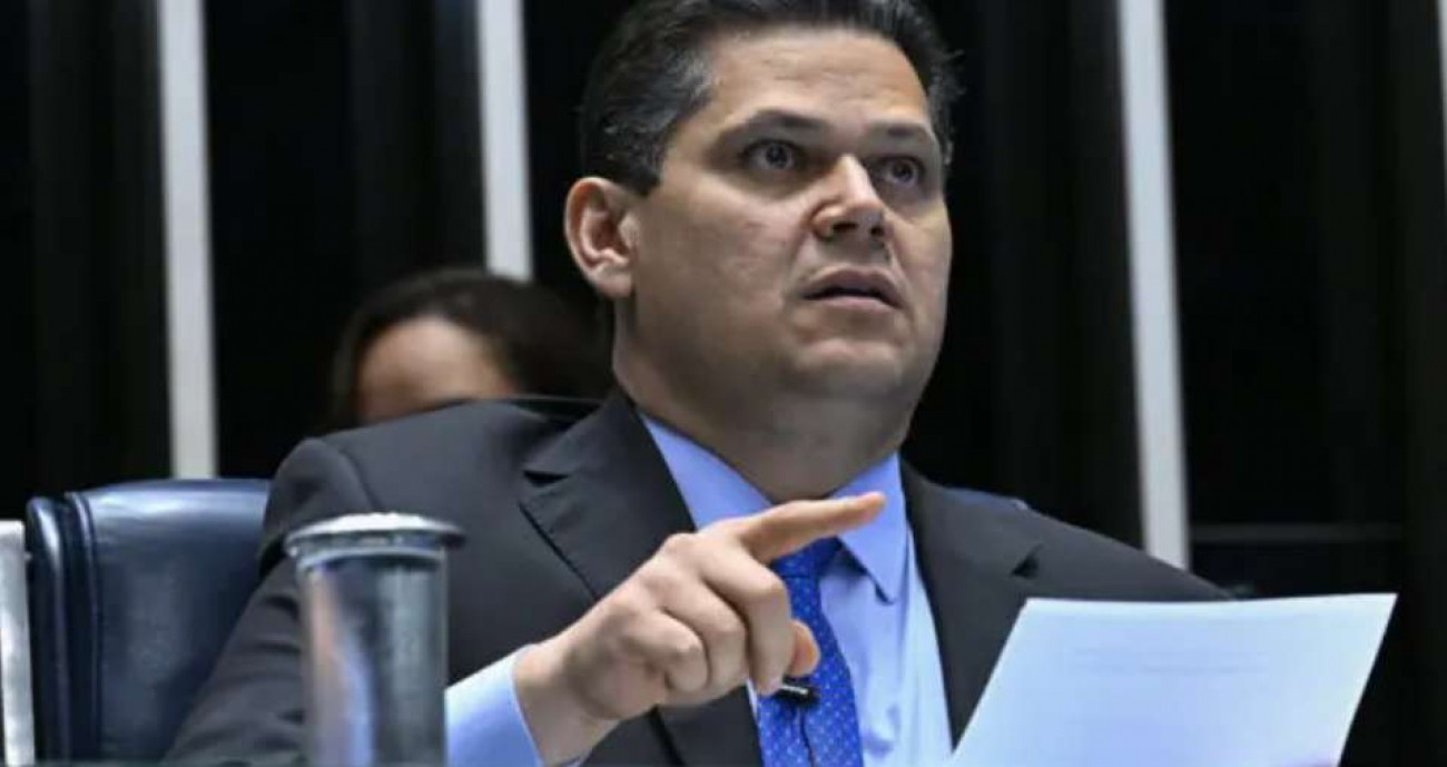 Escândalos em série esgotam a paciência com Davi Alcolumbre