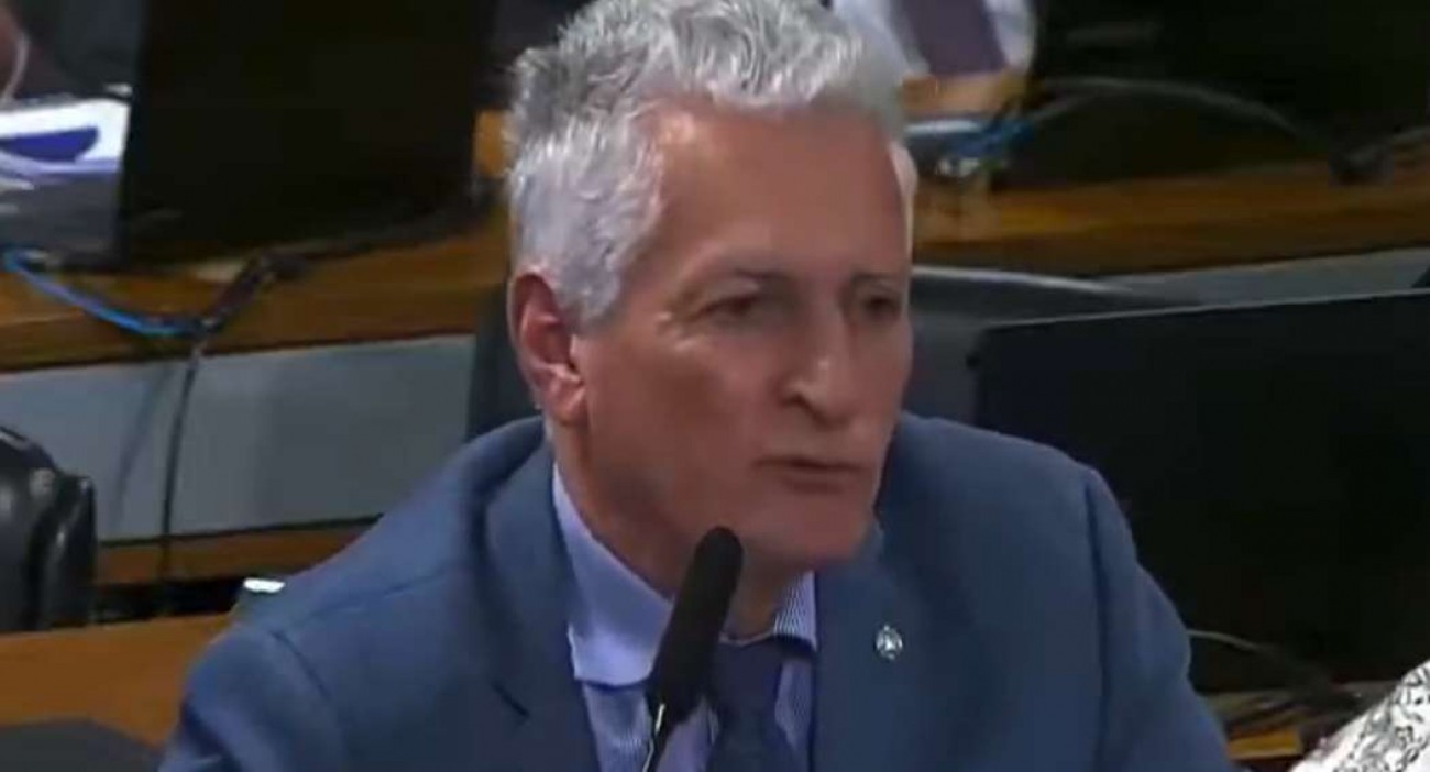 Deputado petista confessa agressão contra colega durante tumulto na CPMI do INSS (veja o vídeo!)