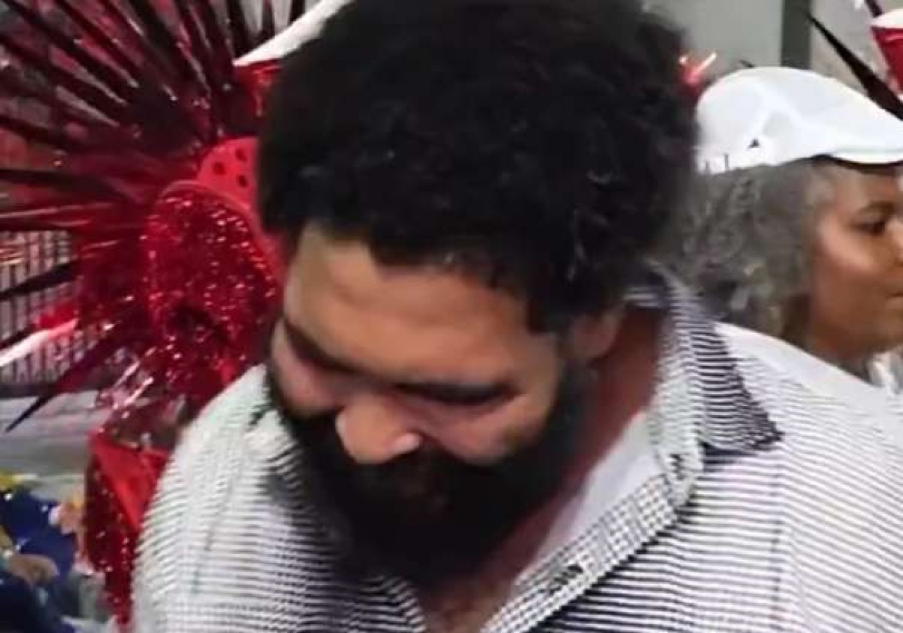 Veja as imagens da encenação de Lula no desfile da Sapucaí, com Paulo Vieira no papel