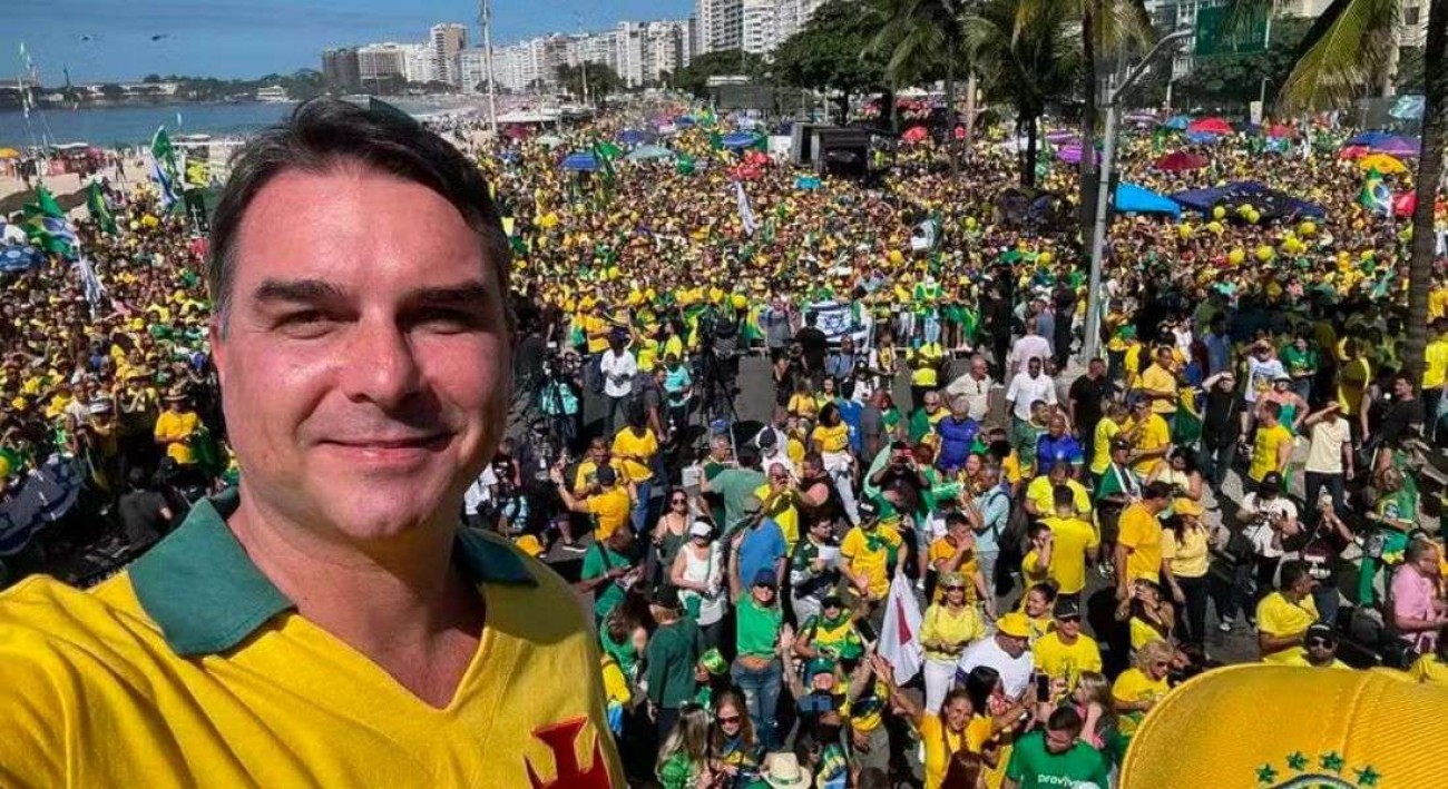 Flávio Bolsonaro abre vantagem de 6 pontos sobre Lula em nova pesquisa