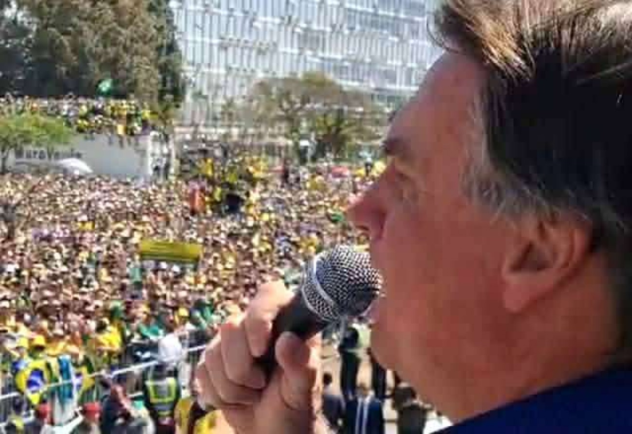 Laudo médico de Bolsonaro: farsa que humilha metade do Brasil