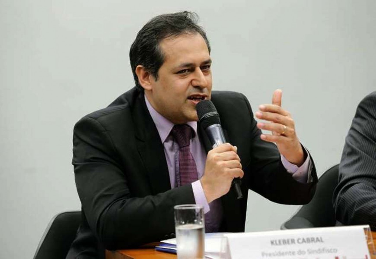 STF impõe clima de medo e PF intima presidente da Associação de Auditores da Receita a depor após críticas à investigação