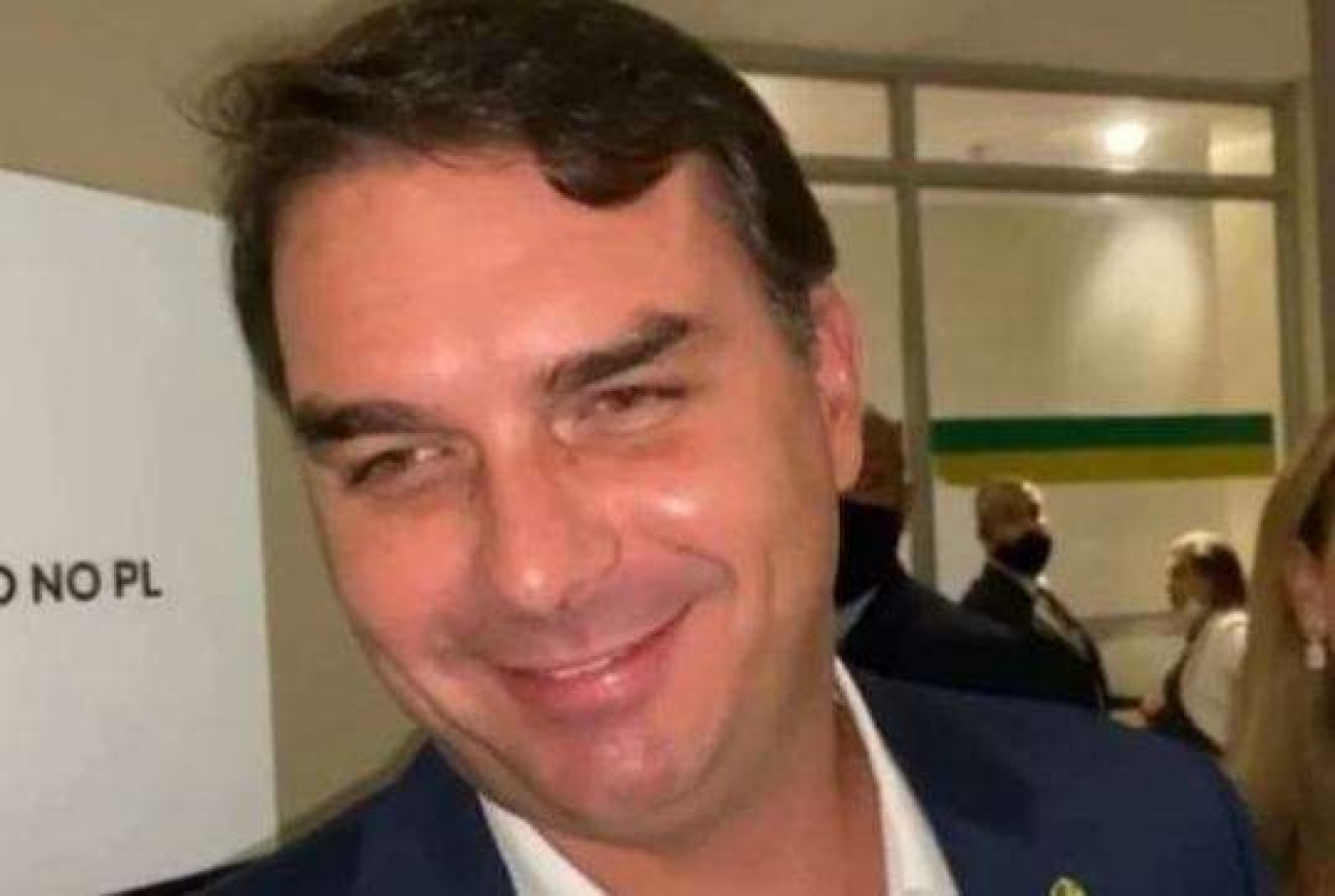 Flávio Bolsonaro rebate questionamento sobre a Sapucaí e lança recado agressivo a Lula