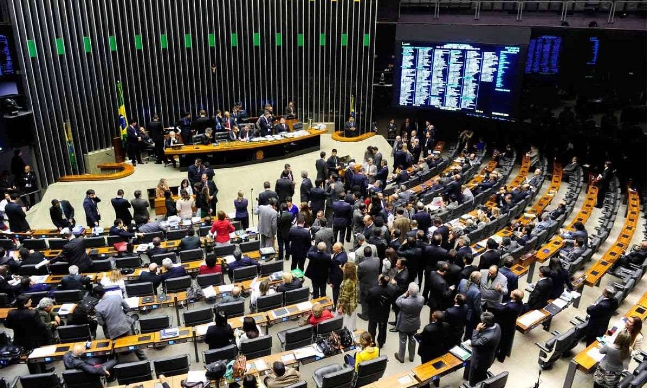 Aumento salarial “merecido” e folga a cada três dias: o Congresso se protege às custas do contribuinte
