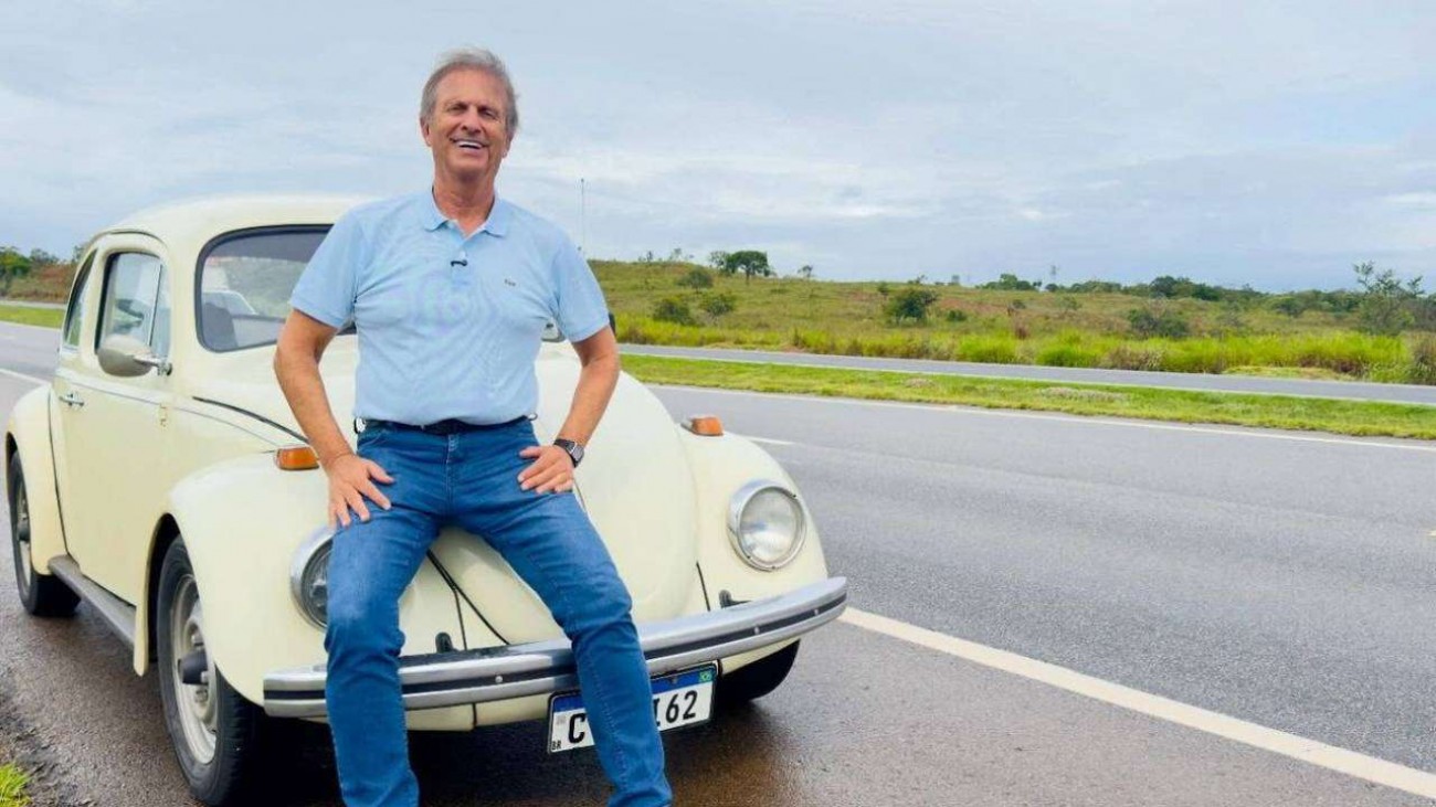 Ex-deputado usa Fusca 1975 para protestar contra ampliação da vistoria veicular