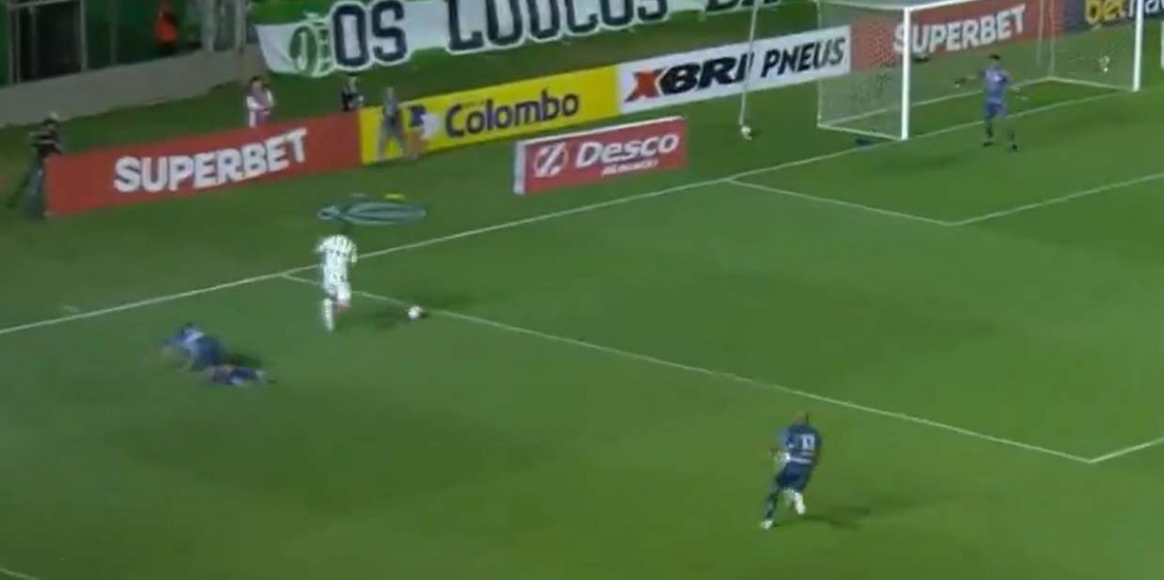 Alisson Safira deixa o gol passar por ética e leva vaiada da própria torcida