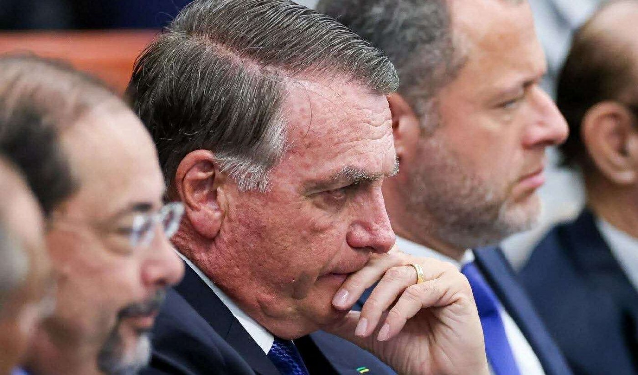 A lenta morte de Jair Bolsonaro e o silêncio da nação