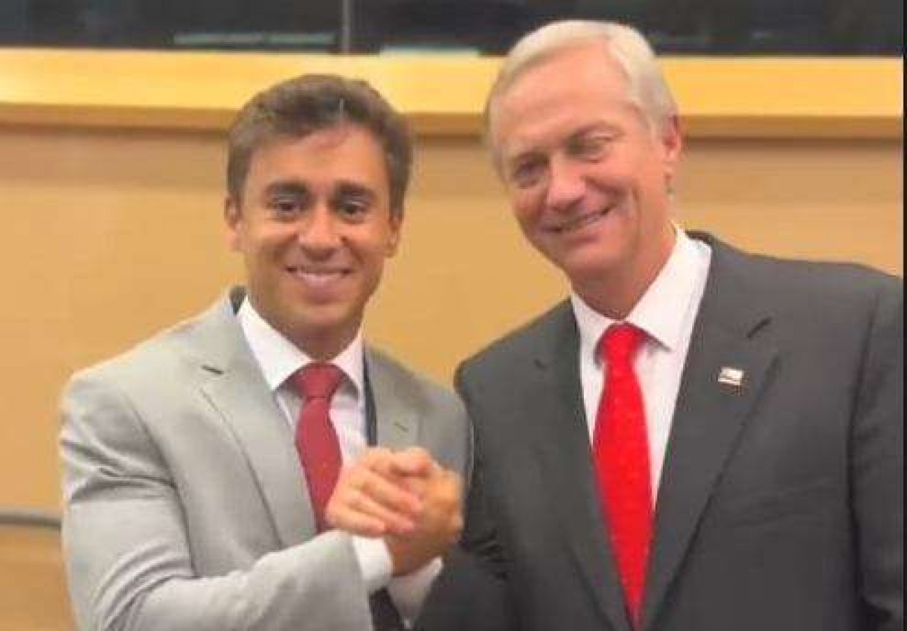 Presidente chileno José Antonio Kast insiste em foto com Nikolas Ferreira (VEJA O VÍDEO)
