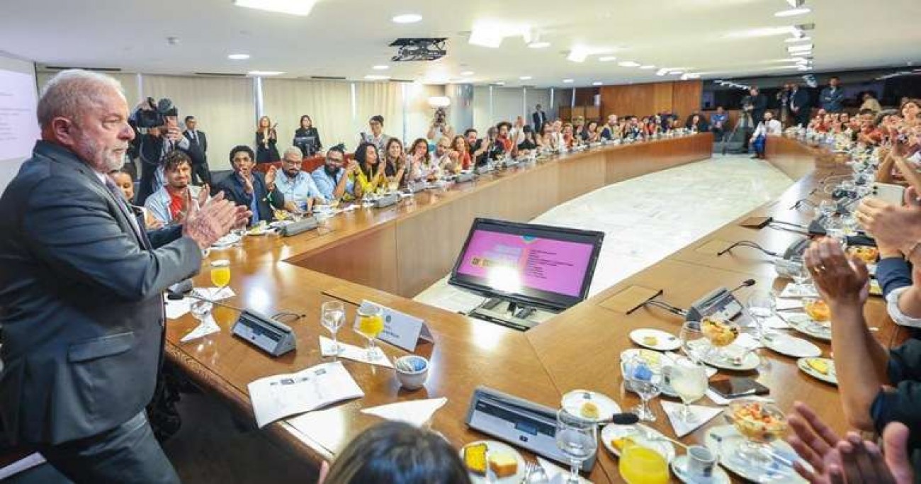 Vazam novas ordens do ‘Gabinete do Amor’ para atacar oposição e infiltrar perfis falsos