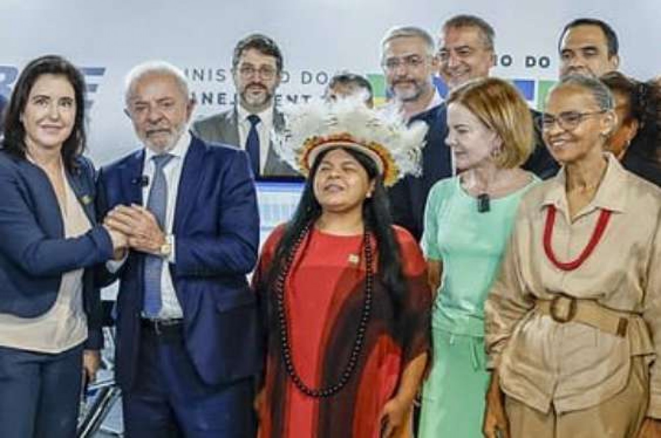 Ministra de Lula é internada às pressas em UTI cardíaca após febre elevada e dores abdominais