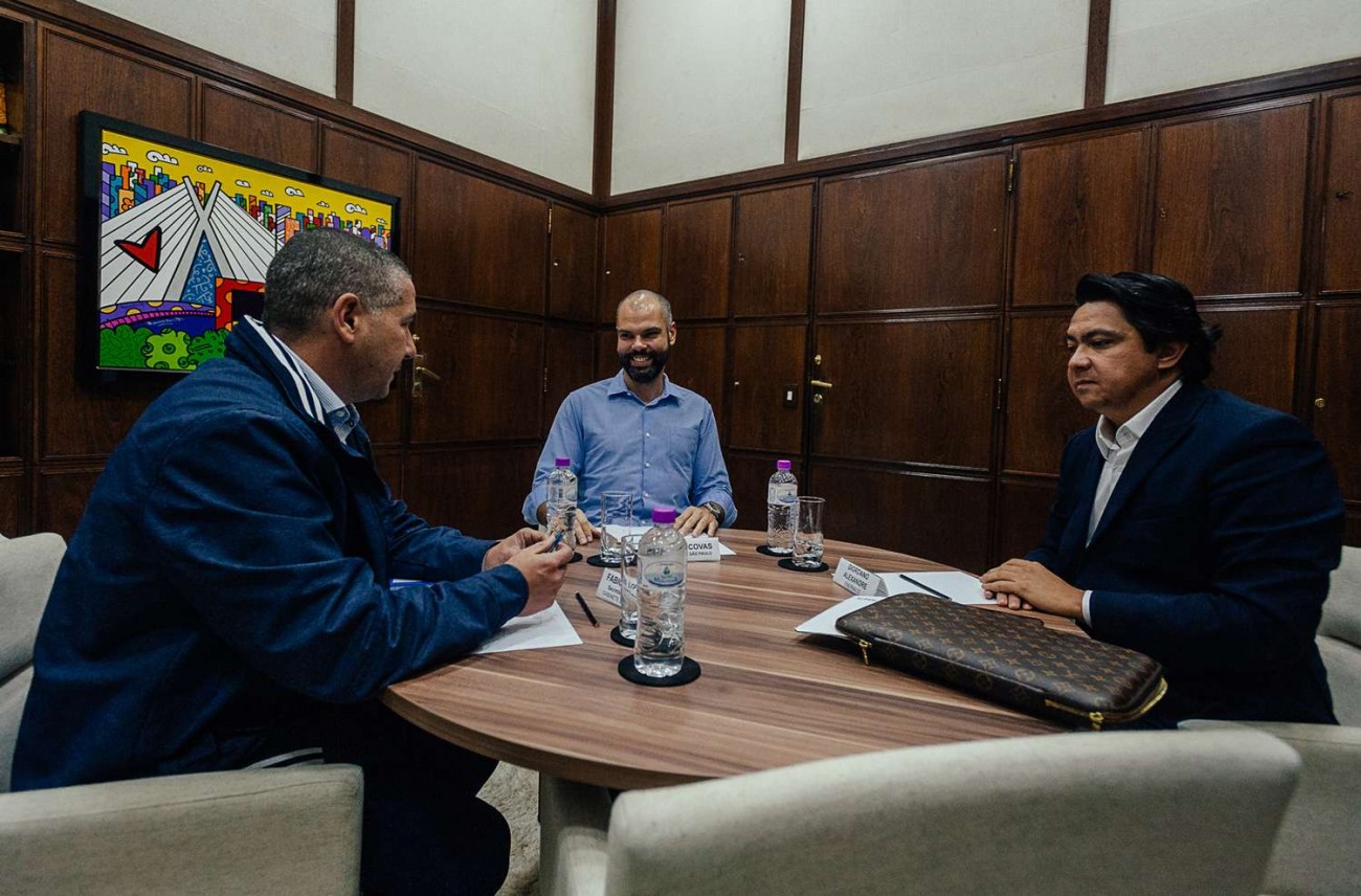 Senador do Podemos é investigado por usar ex-funcionário como ‘laranja’ e ameaçá-lo com arma de fogo