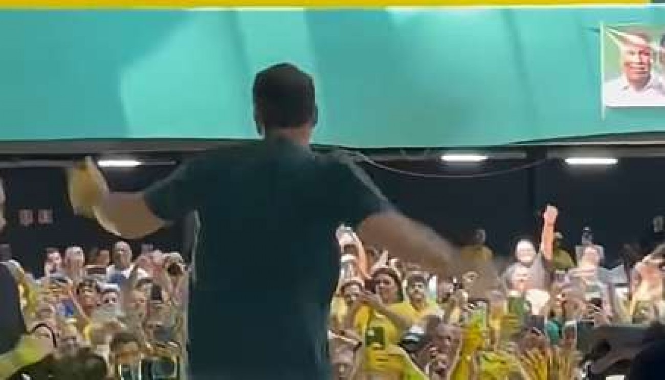 Flávio Bolsonaro desembarca no Nordeste com jingle demolidor contra esquerda e Centrão (Veja o vídeo!)