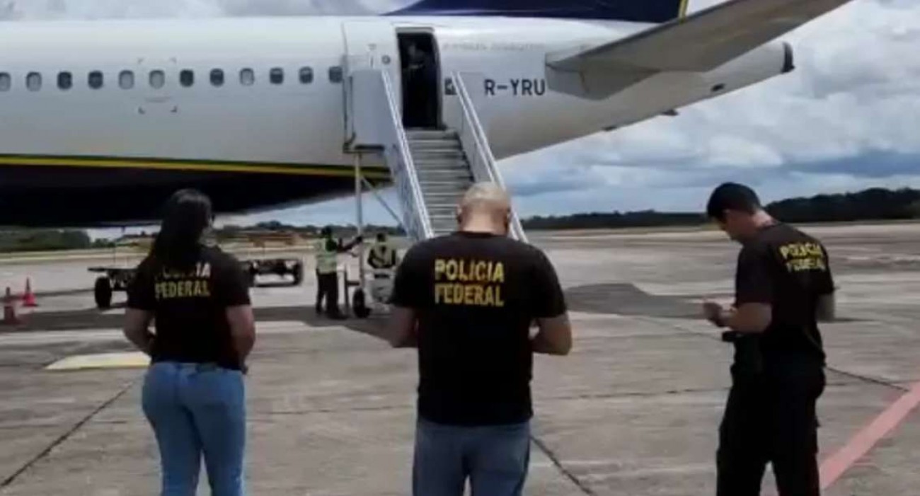 Cantor que fez ‘L’ é flagrado com drogas em aeroporto e assina termo circunstanciado