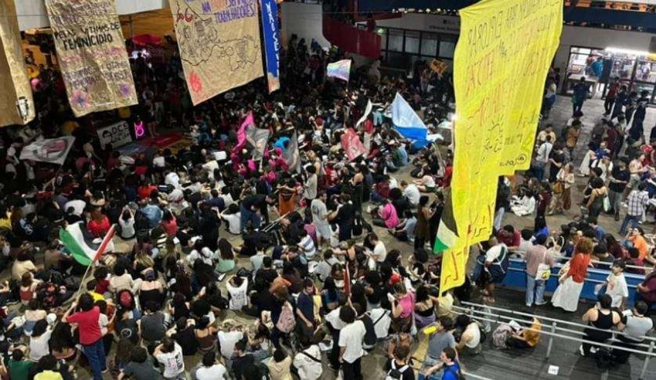 Mais de 50 universidades federais paralisadas por greve e governo permanece em silêncio