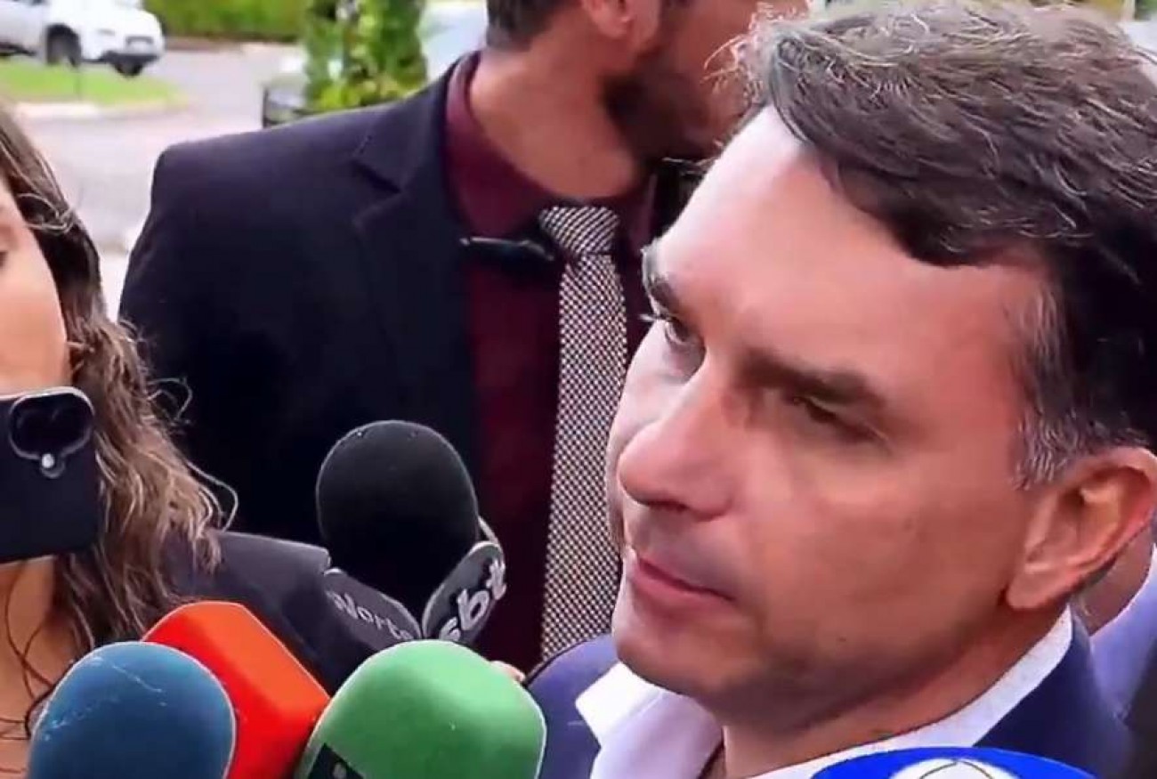 Especialista afirma: condenação por calúnia pode tornar Flávio Bolsonaro inelegível