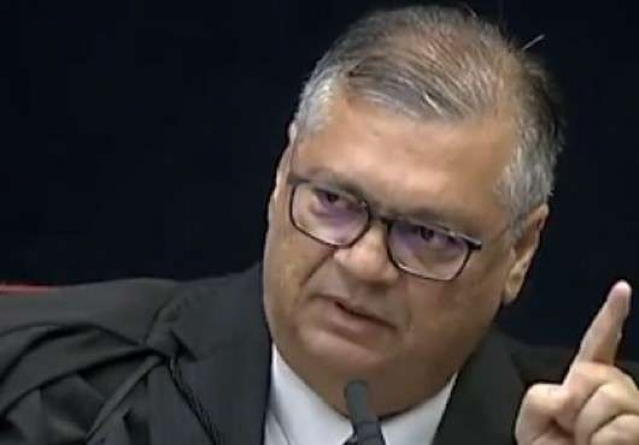 Deputado do PL faz declarações contundentes na Câmara e Dino impõe restrição de aproximação