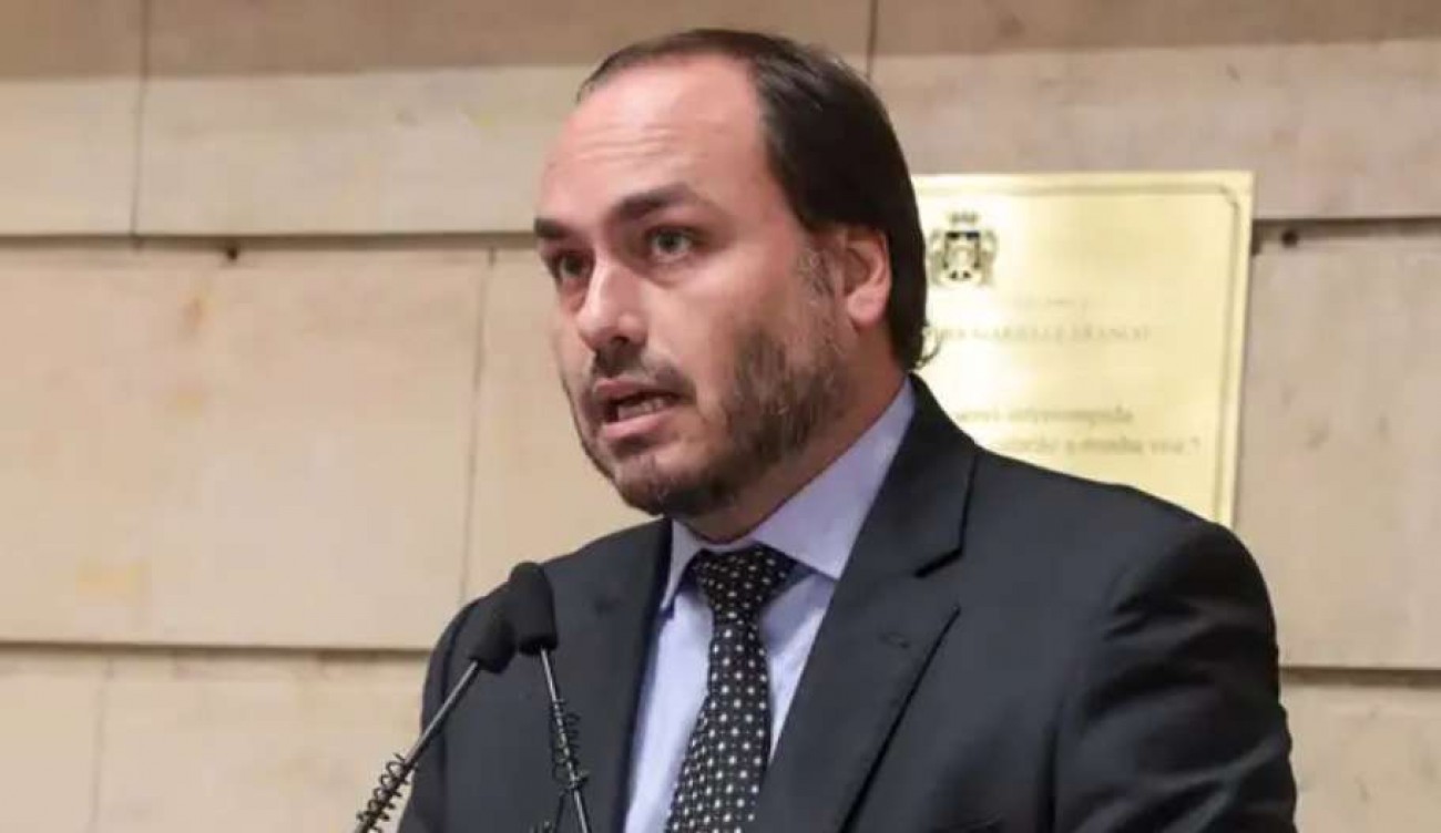 Justiça de Santa Catarina determina remoção de postagens falsas que atacavam paternidade de Carlos Bolsonaro