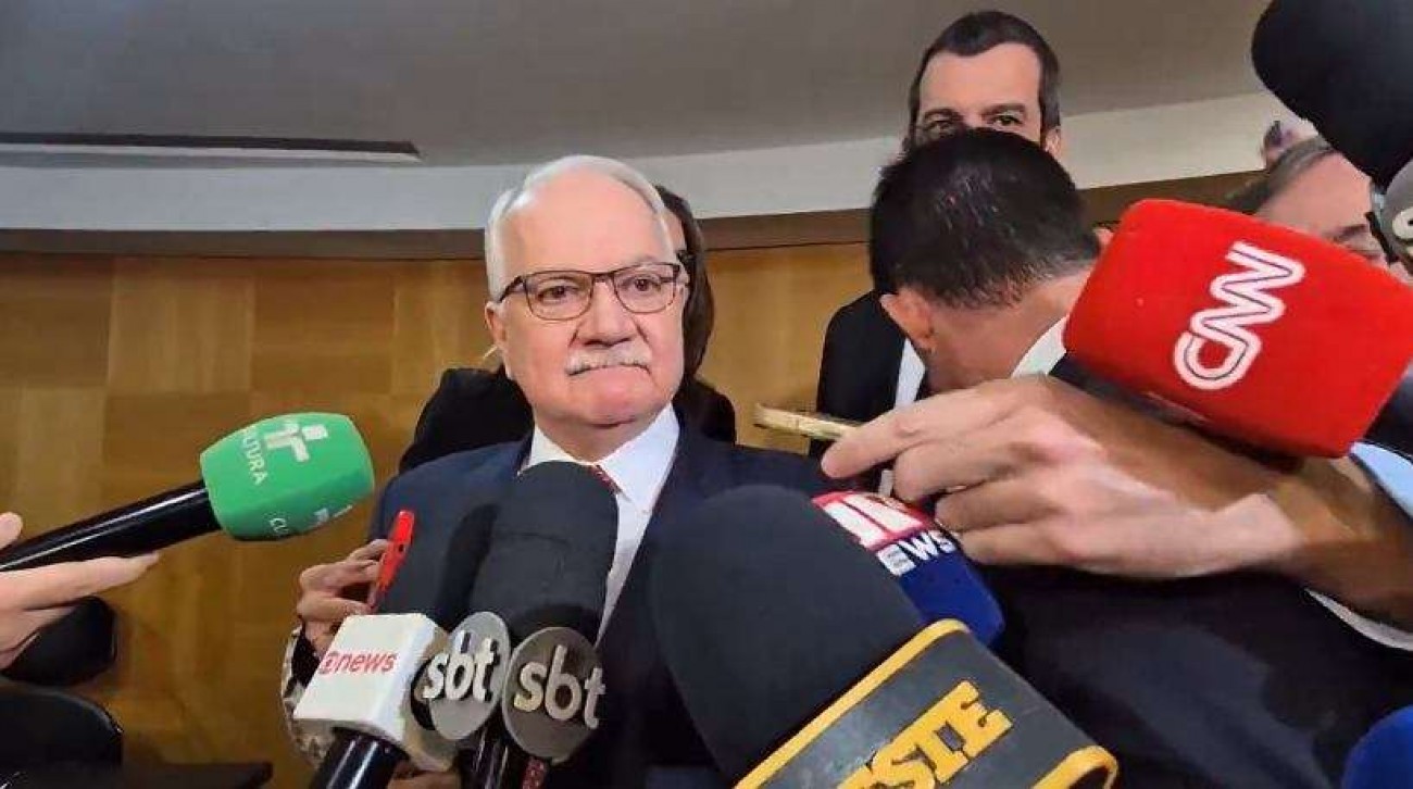 Questionado sobre abuso de autoridade dos ministros, Fachin age covardemente e foge (veja o vídeo!)