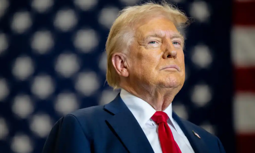 Trump suspende diálogos com o Irã, incita protestos e promete ajuda ao povo iraniano