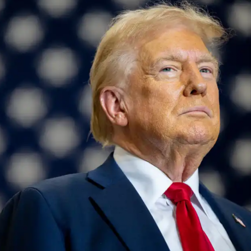 Trump suspende diálogos com o Irã, incita protestos e promete ajuda ao povo iraniano