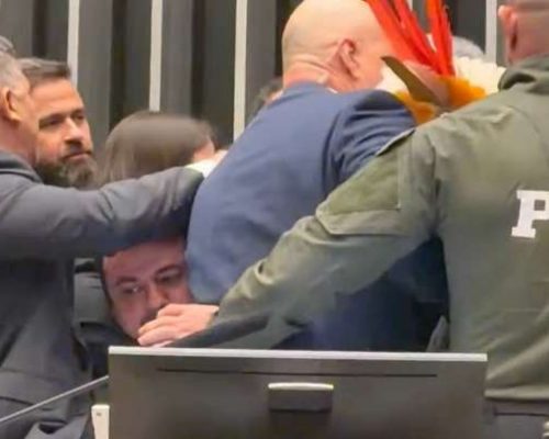 Glauber Braga ocupa presidência da Câmara e gera crise institucional