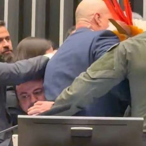 Glauber Braga ocupa presidência da Câmara e gera crise institucional