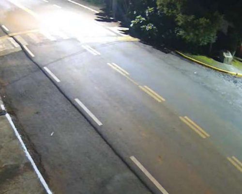 Policial é atropelado e arrastado por 300 metros em blitz (Veja o vídeo)