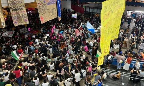 Mais de 50 universidades federais paralisadas por greve e governo permanece em silêncio