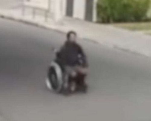 Cadeirante persegue e ataca duas mulheres (VEJA O VÍDEO)