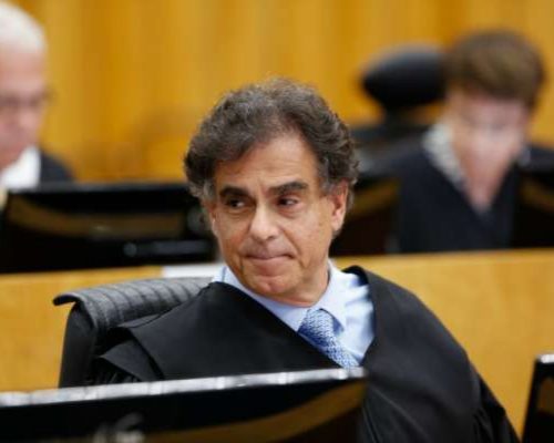 Presidente do TST que se declarou ‘vermelho’ agora tenta se dizer imparcial