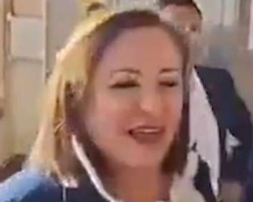 Deputada hondurenha leva explosivo na cabeça durante protesto (Veja o vídeo)