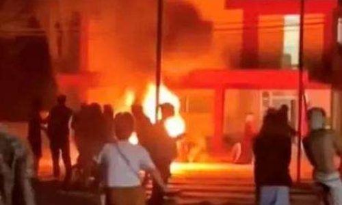 Manifestantes incendeiam sede do Partido Comunista em Cuba após apagões e falta de alimentos