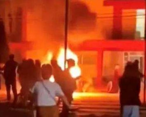 Manifestantes incendeiam sede do Partido Comunista em Cuba após apagões e falta de alimentos