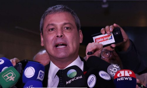 Lindbergh aciona o TSE contra Flávio Bolsonaro por suposta propaganda eleitoral antecipada