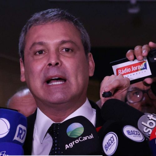 Lindbergh aciona o TSE contra Flávio Bolsonaro por suposta propaganda eleitoral antecipada