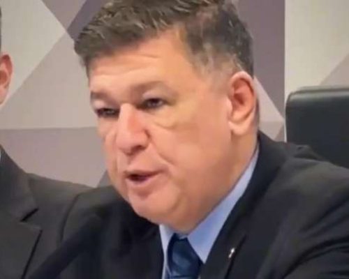 Alvo de Dino, presidente da CPMI revida e confirma: número contatado por Vorcaro é do STF