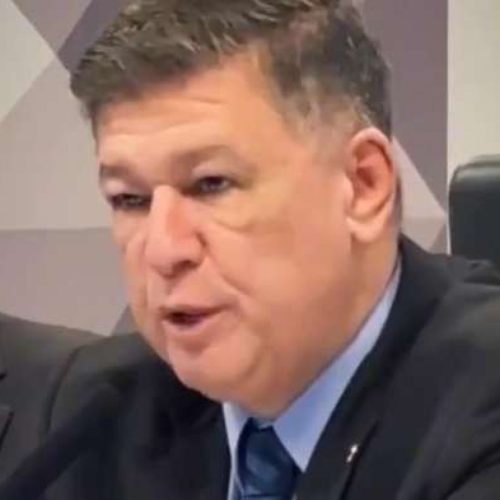 Alvo de Dino, presidente da CPMI revida e confirma: número contatado por Vorcaro é do STF