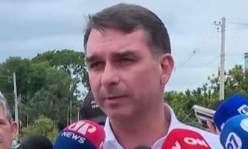Flávio Bolsonaro em encontro na PF: diretrizes e saúde em pauta