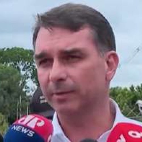 Flávio Bolsonaro em encontro na PF: diretrizes e saúde em pauta