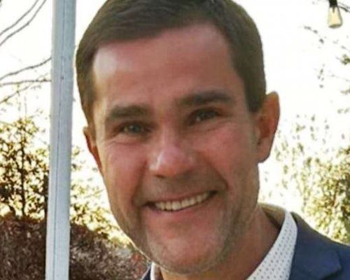 Prefeito dos EUA é preso após câmera flagrar homem cheirando calcinhas usadas de adolescente sob seus cuidados