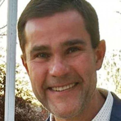 Prefeito dos EUA é preso após câmera flagrar homem cheirando calcinhas usadas de adolescente sob seus cuidados