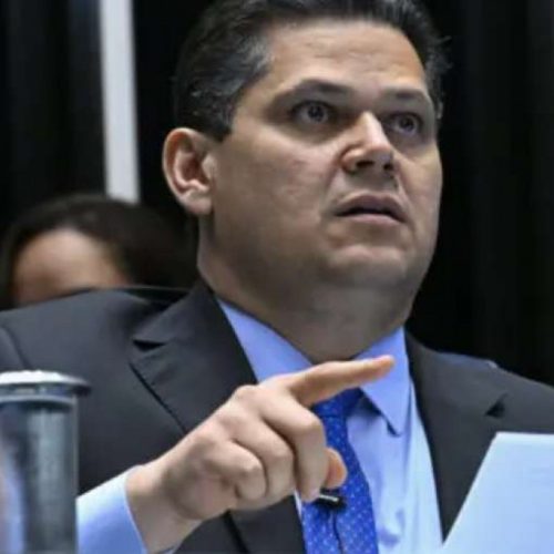 Escândalos em série esgotam a paciência com Davi Alcolumbre