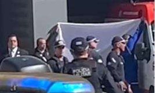 Bolsonaro e o extermínio de sua imagem: entre a máscara de ferro e a tentativa de apagá-lo da história